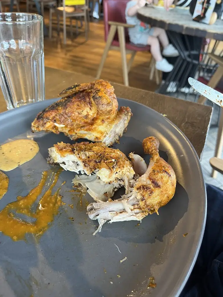 Abbie Robinson-O'Neill_Nando's Paisley_Linwood_review