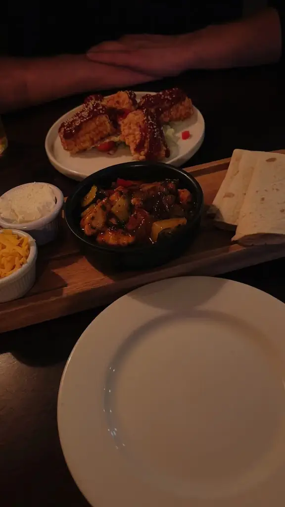 Ray Van Dam_Helgi's_Kirkwall_review