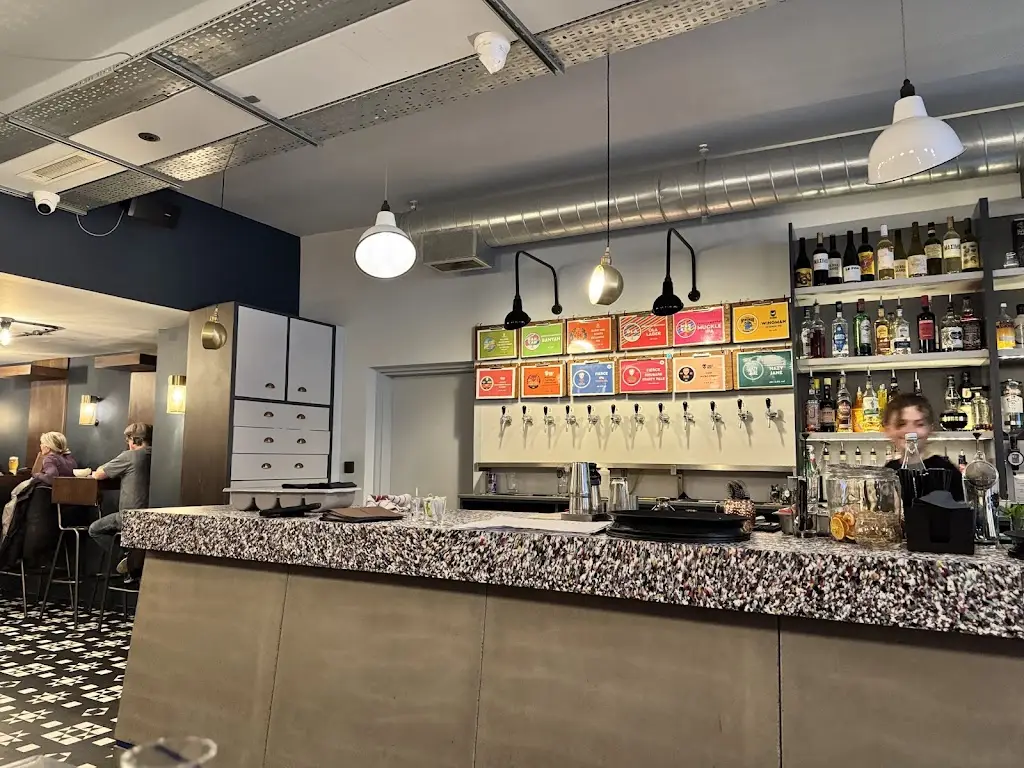 Hannah Dupre_Twenty One_Kirkwall_review