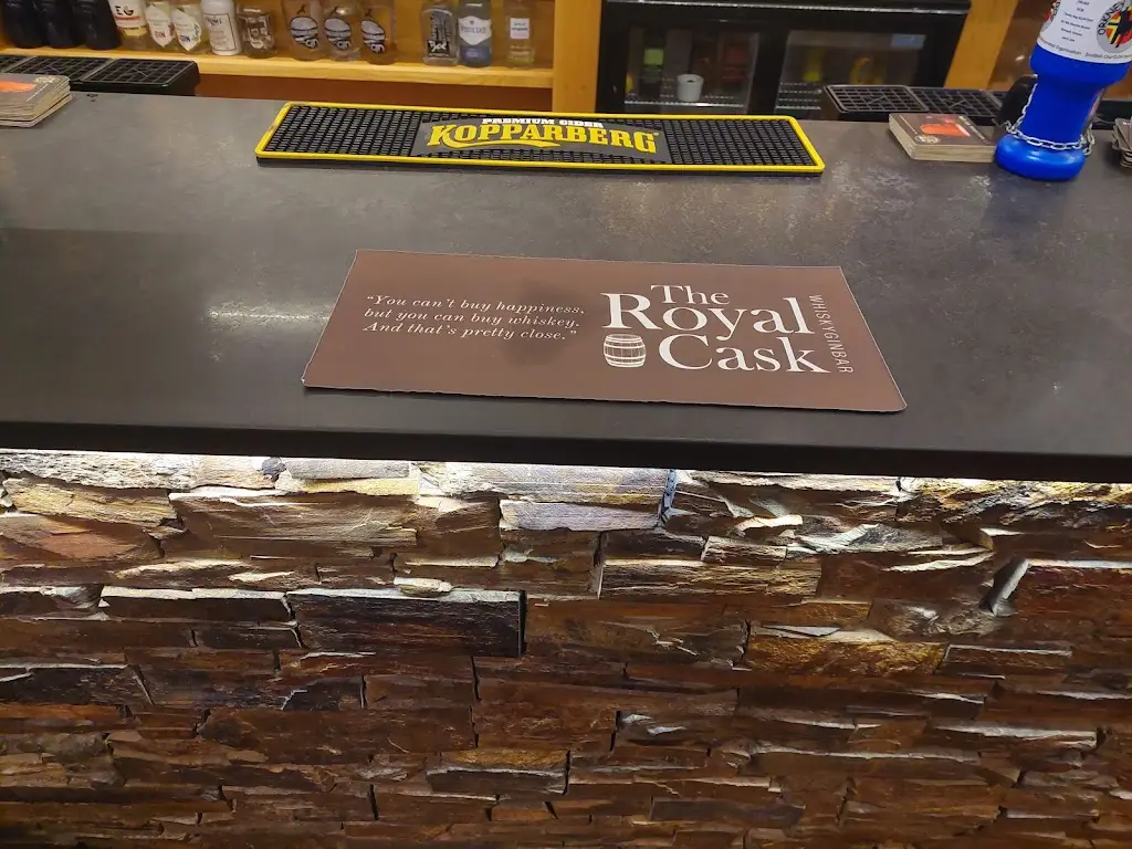 Tork Mackenzie_Royal Cask Whisky Gin Bar_Kirkwall_review