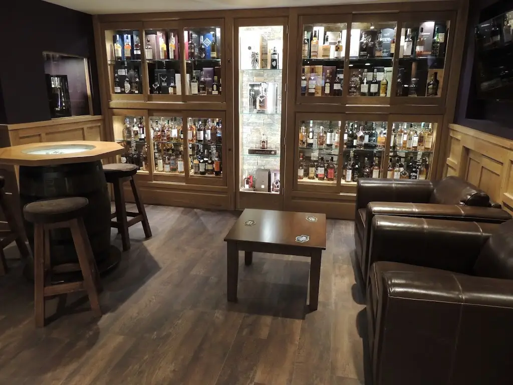Royal Cask Whisky Gin Bar_Kirkwall_slider_image_1