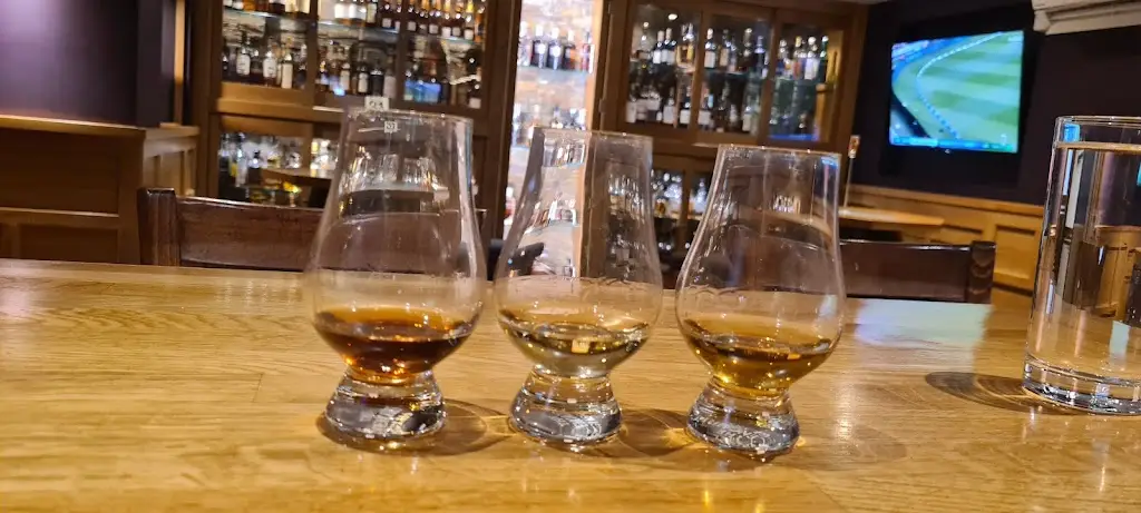 Royal Cask Whisky Gin Bar_Kirkwall_slider_image_2