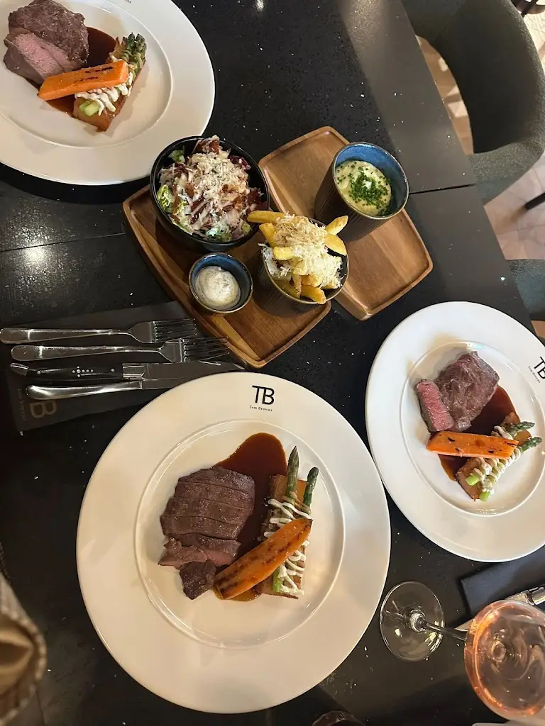 Allana Mae_Tom Browns_Bingham_review