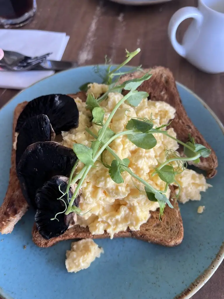 Catherine Young_Heaven Scent Coffee Shop_Milnathort_review