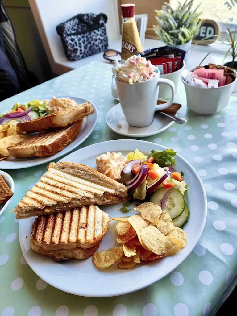 Carol Tong_Corner Bistro_Macduff_review