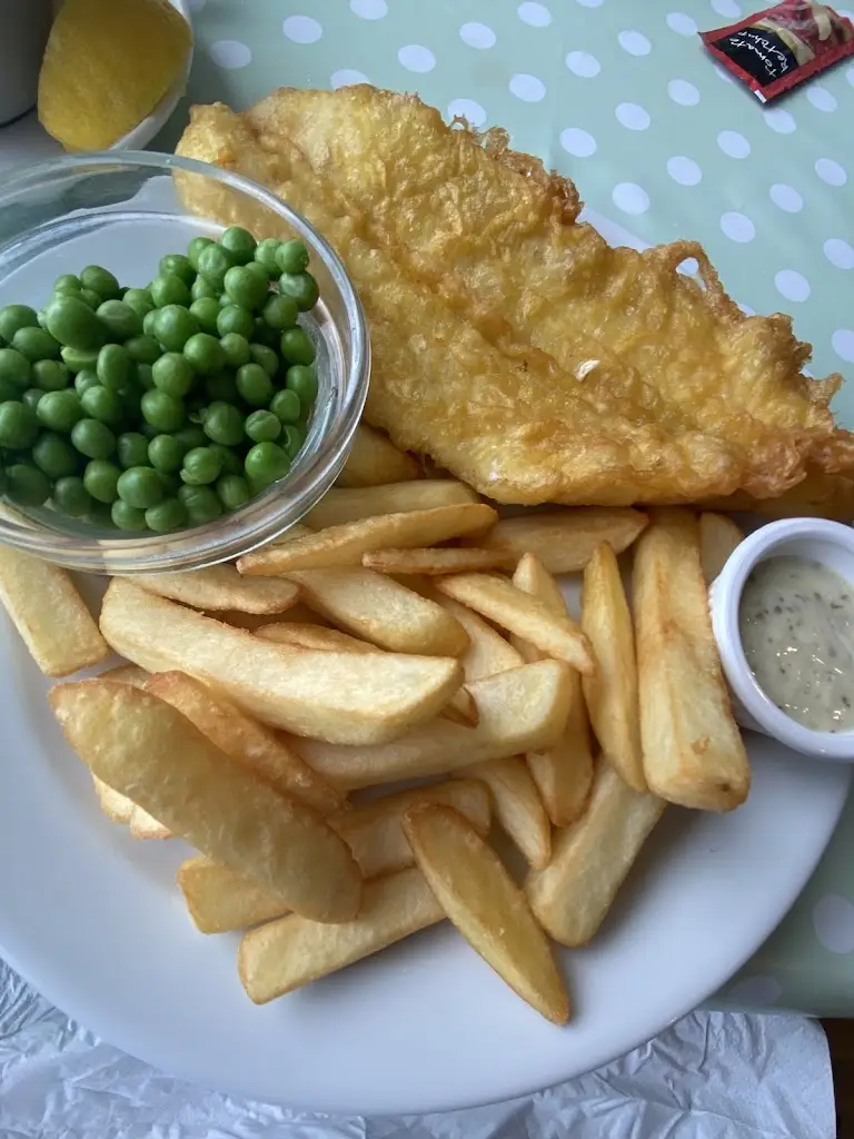 Robert Lee_Corner Bistro_Macduff_review