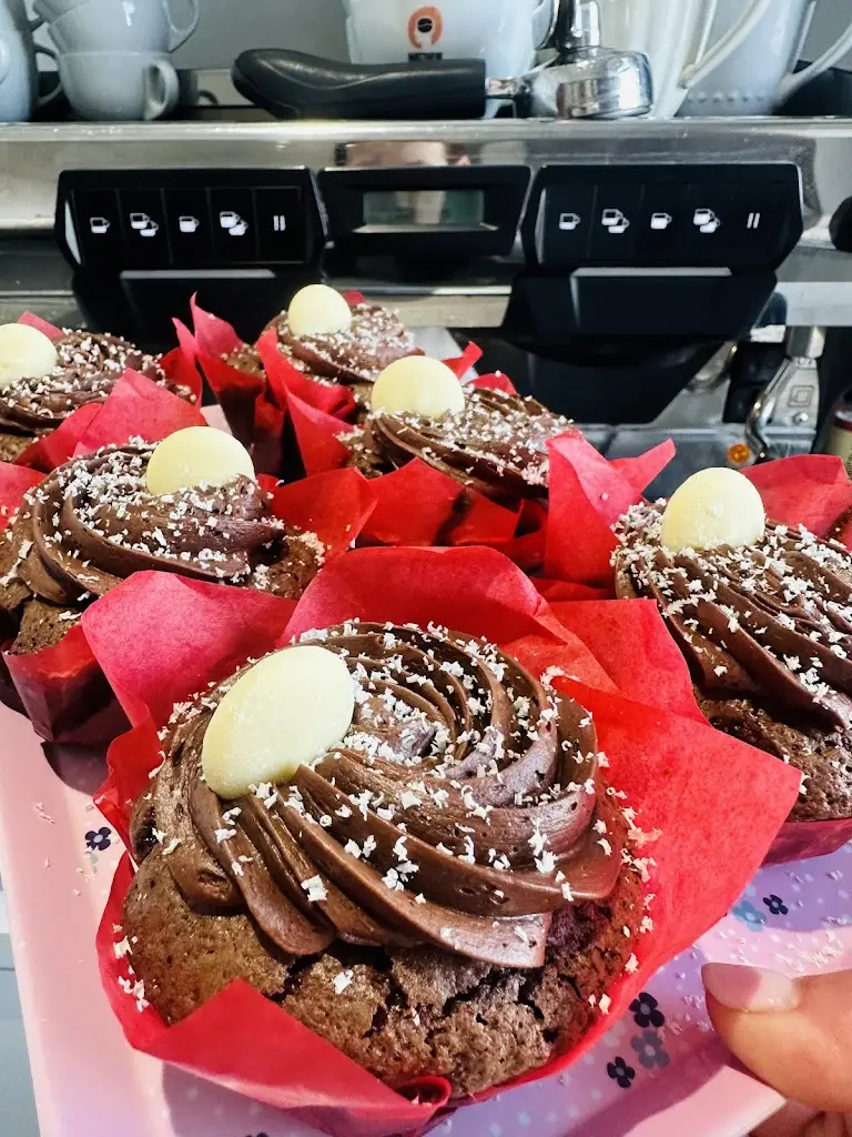 Annies Cakery_Macduff_slider_image_2