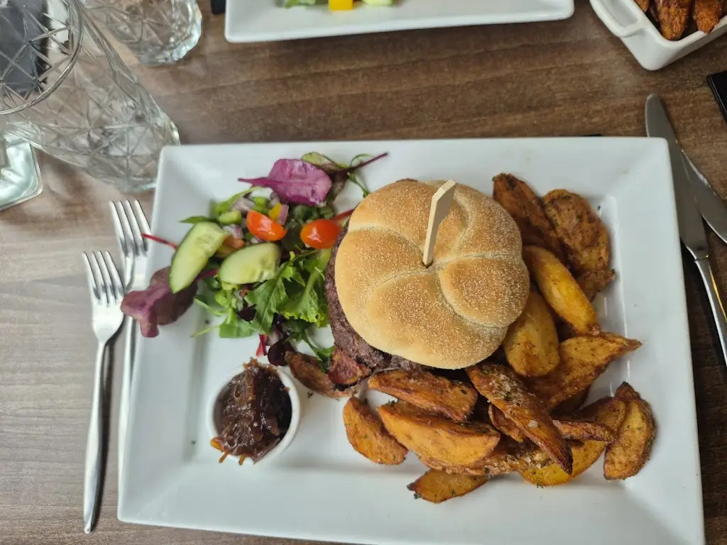 Rebecca Drew_Seafield Arms_Macduff_recensione