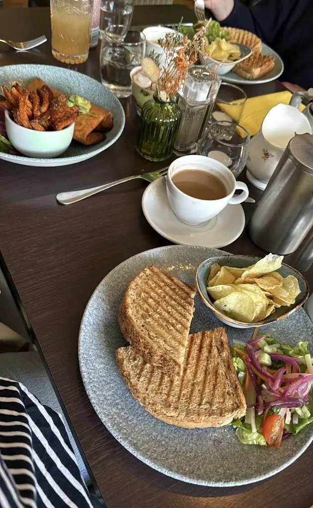 Jade H_Brodies_Moffat_review