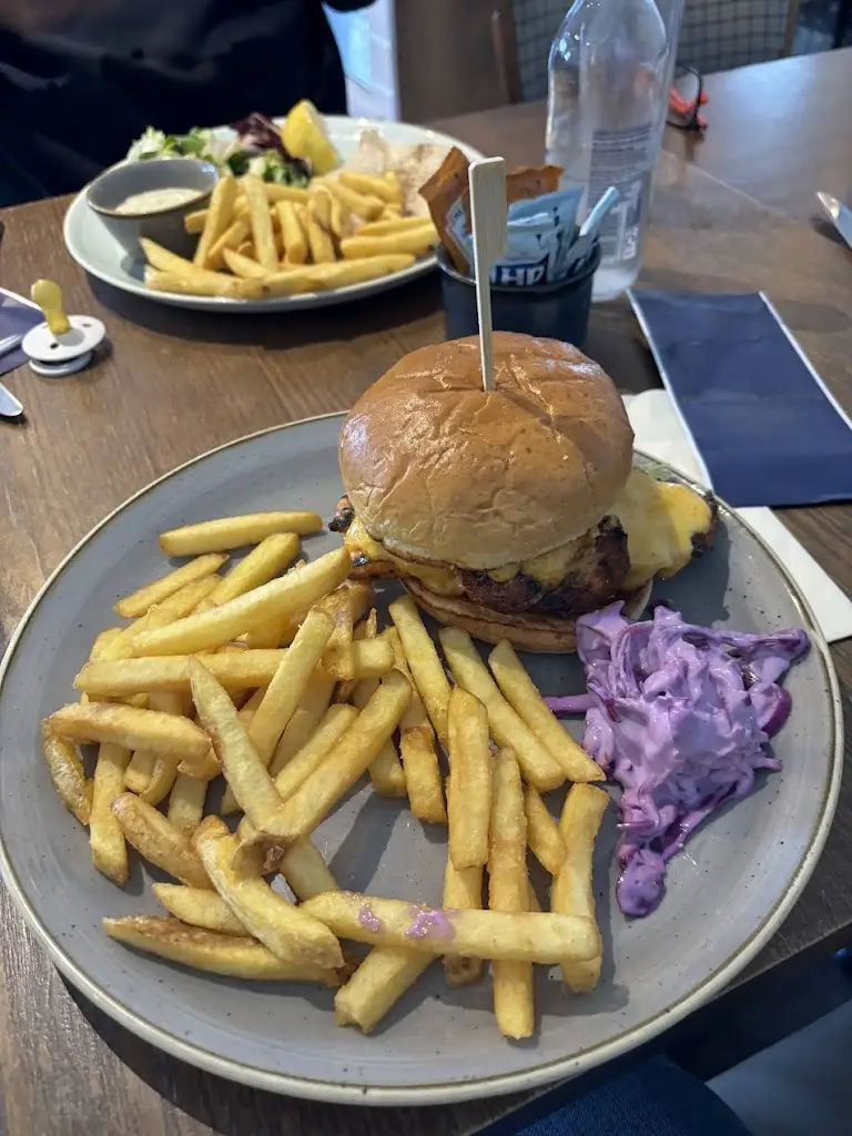 Szabolcs Józsa_The Harbour Lights_Lossiemouth_review