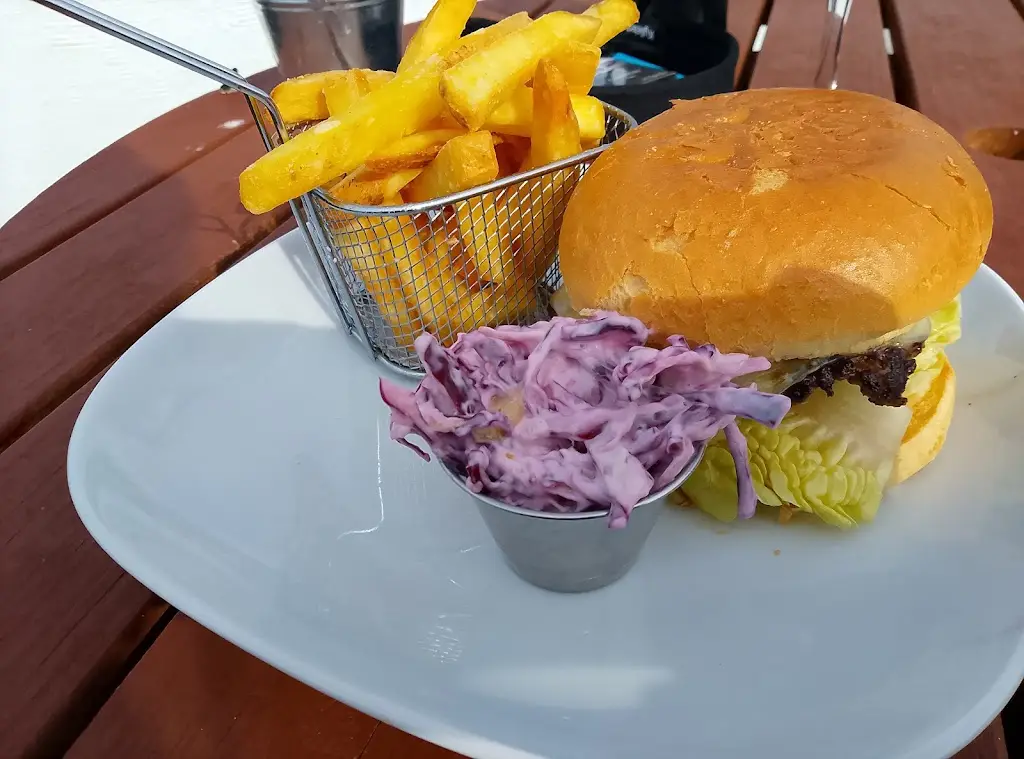 Val Hinson_The Beach Hut_Lossiemouth_review