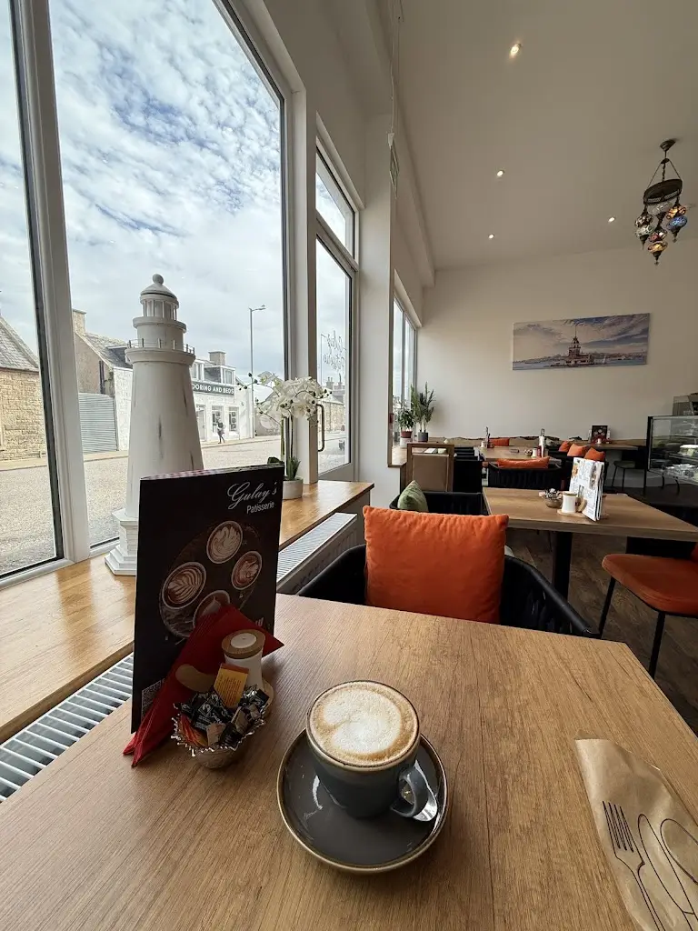 Máté H. Dr. Huszár_Gulay's Patisserie_Lossiemouth_review