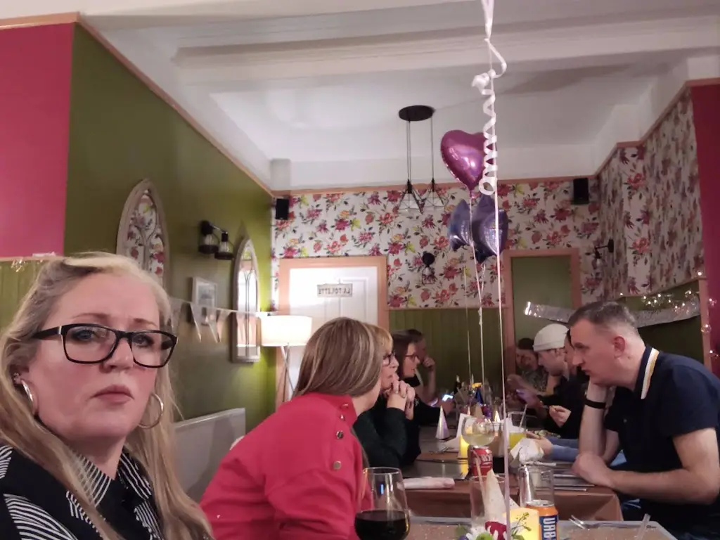 tracy aldrich_The Pad_Neilston_review