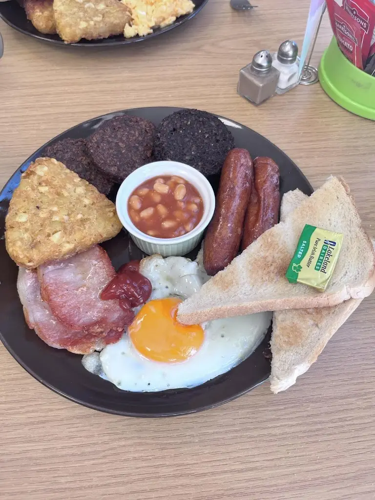 Kevin Febrero Smith_the chinwag cafe_Newmacher_review