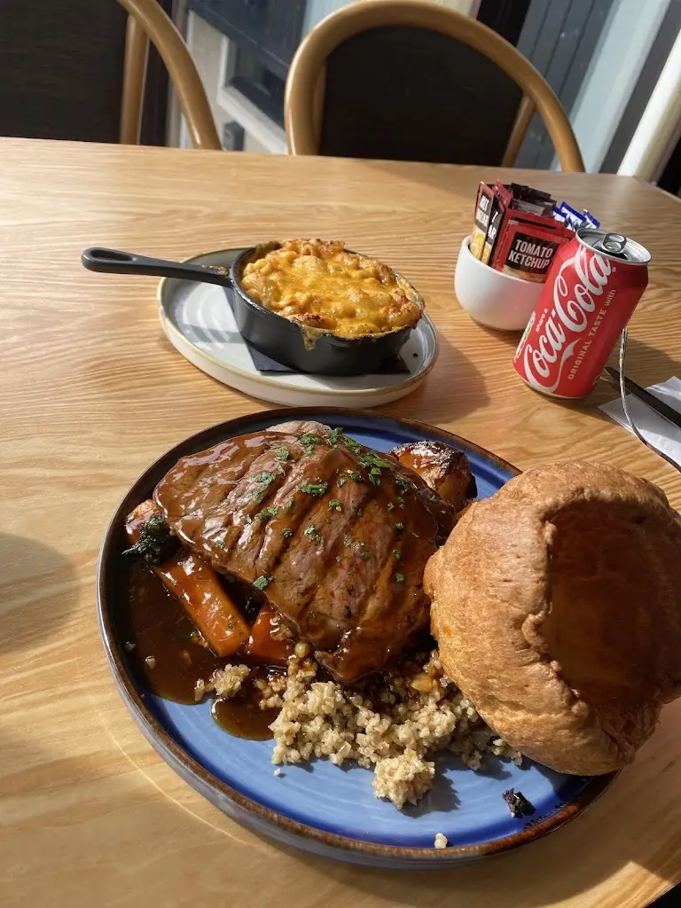 The Alba Bar & Restaurant_Newmacher_slider_image_3