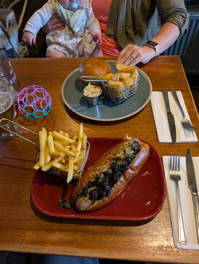 Garry Dow_The Cock & Bull_Newmacher_review