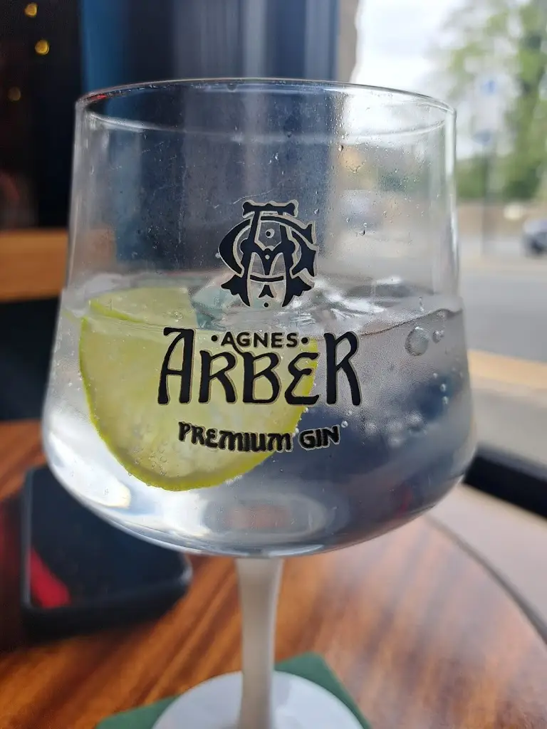 Karen Clarke_Peacock Bar Bingley_Bingley_review