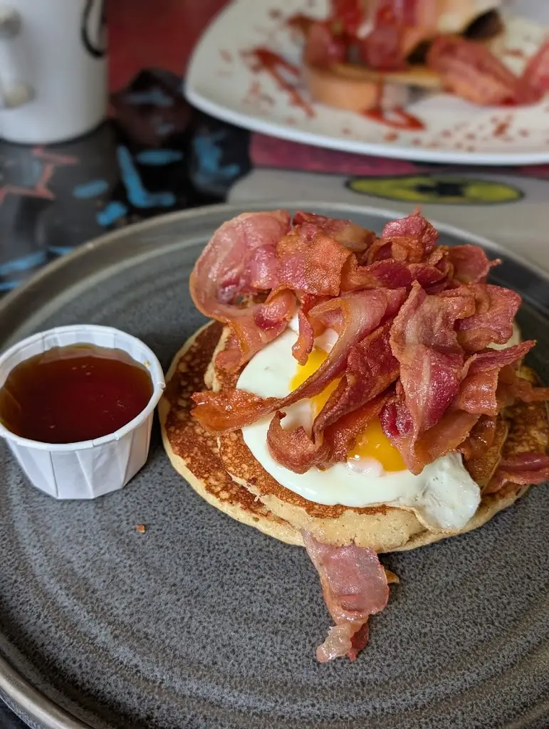 Lee Robertson-Young_Aroma Coffee & Kitchen_Newmains_review