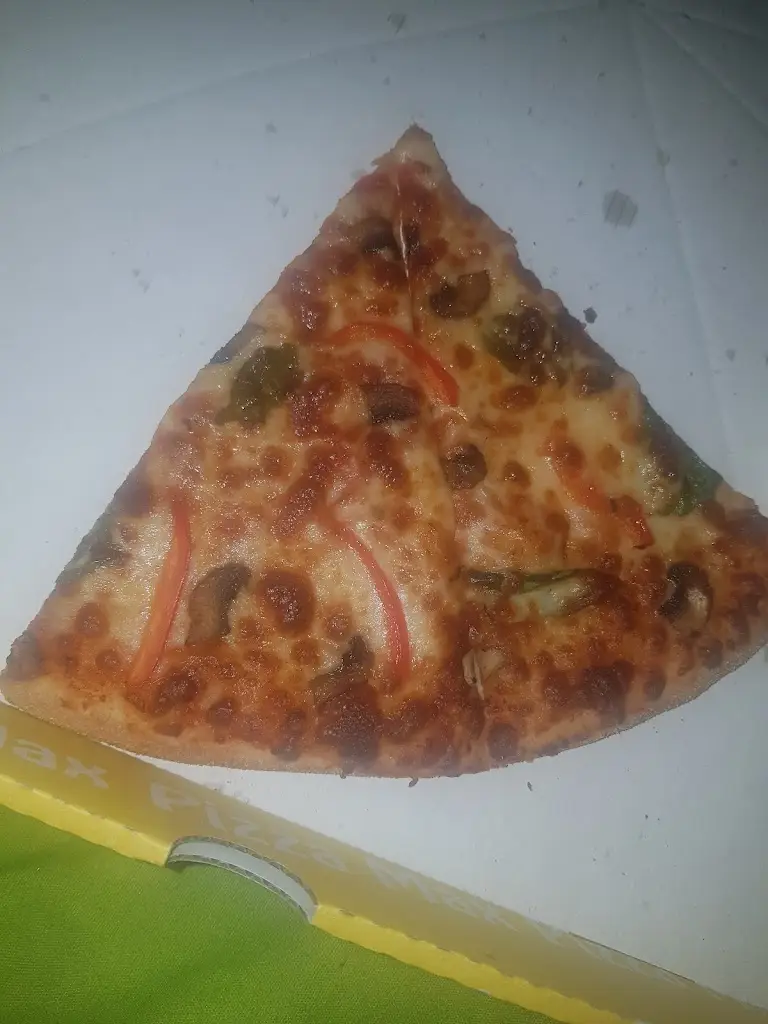 Nicola Maxwell_Pizza max / Max German Doner_Newmains_recensione