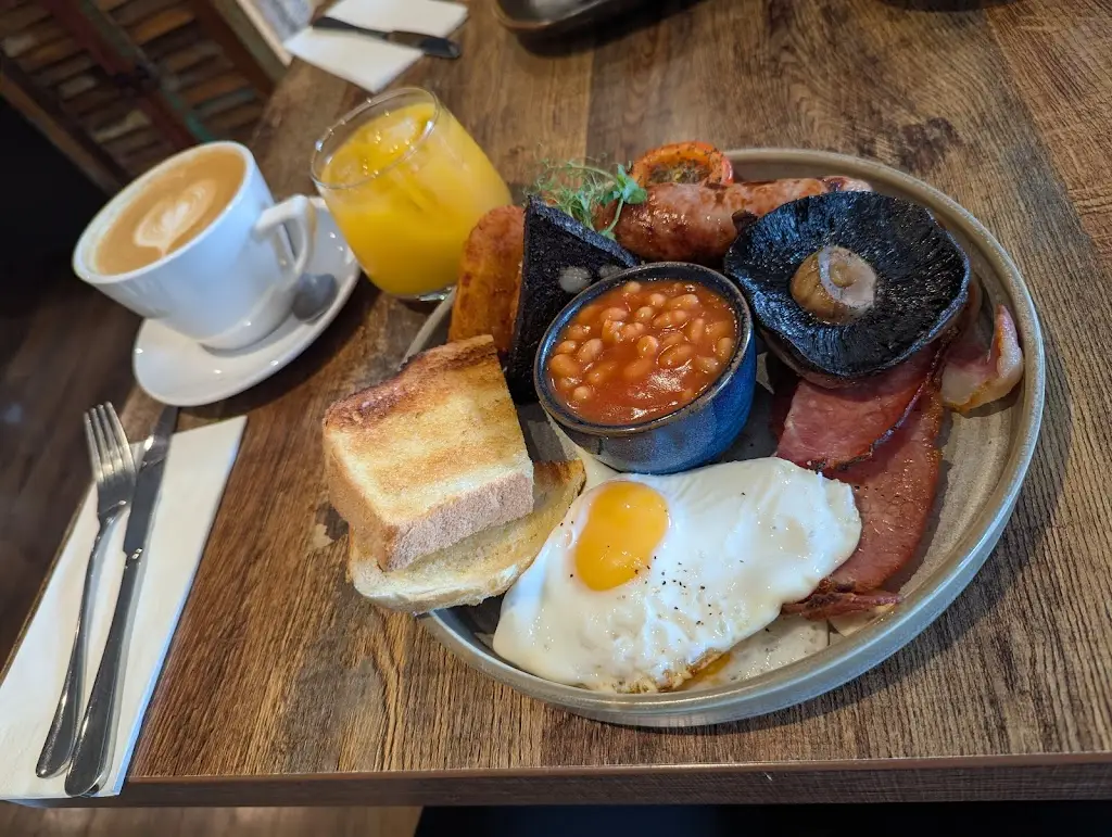 Emma Kit_The Lounge_Bingley_review