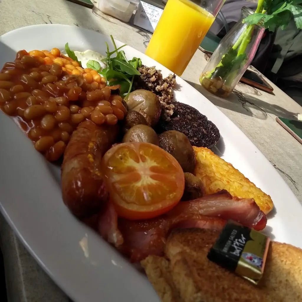 Kristopher Noronha (krist0ph3r)_The Scent O' Galloway_Newton Stewart_review