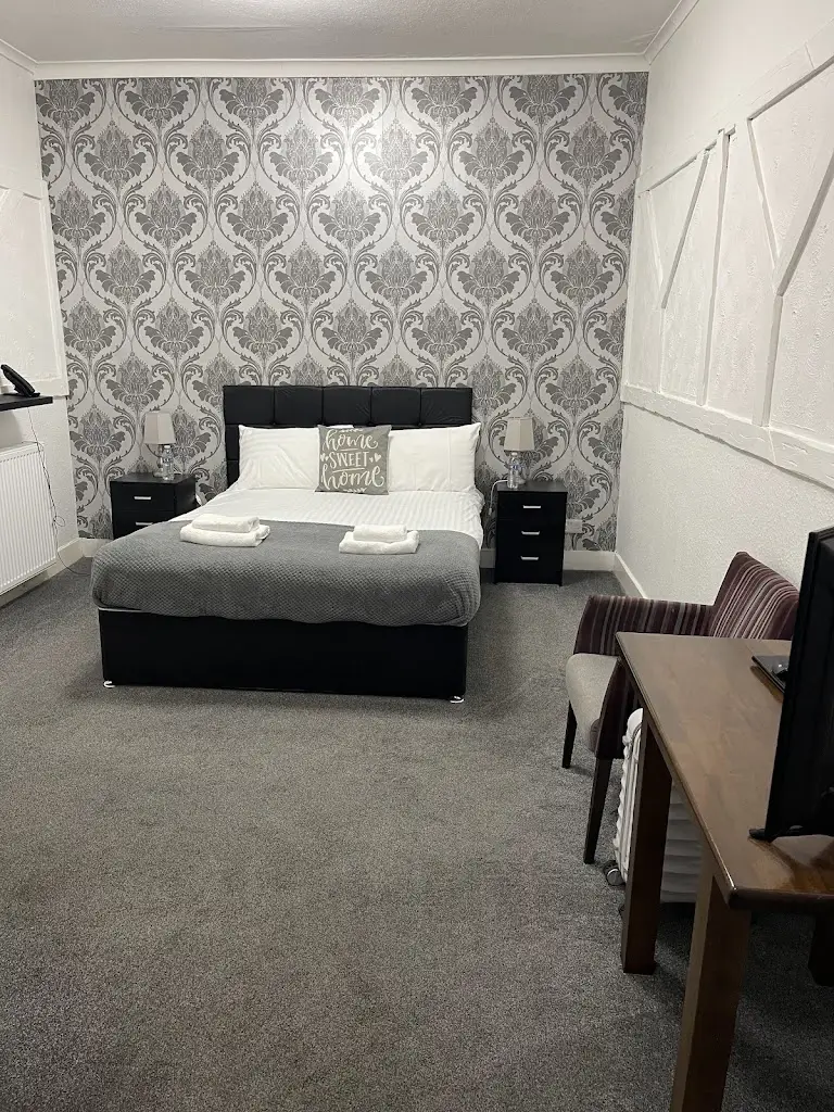 M L_The Crown Hotel_Newton Stewart_review