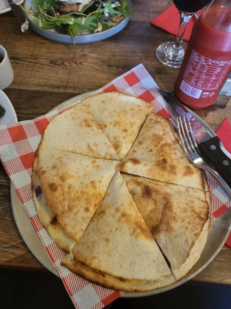 G McD_West End Bar_Pittenweem_review