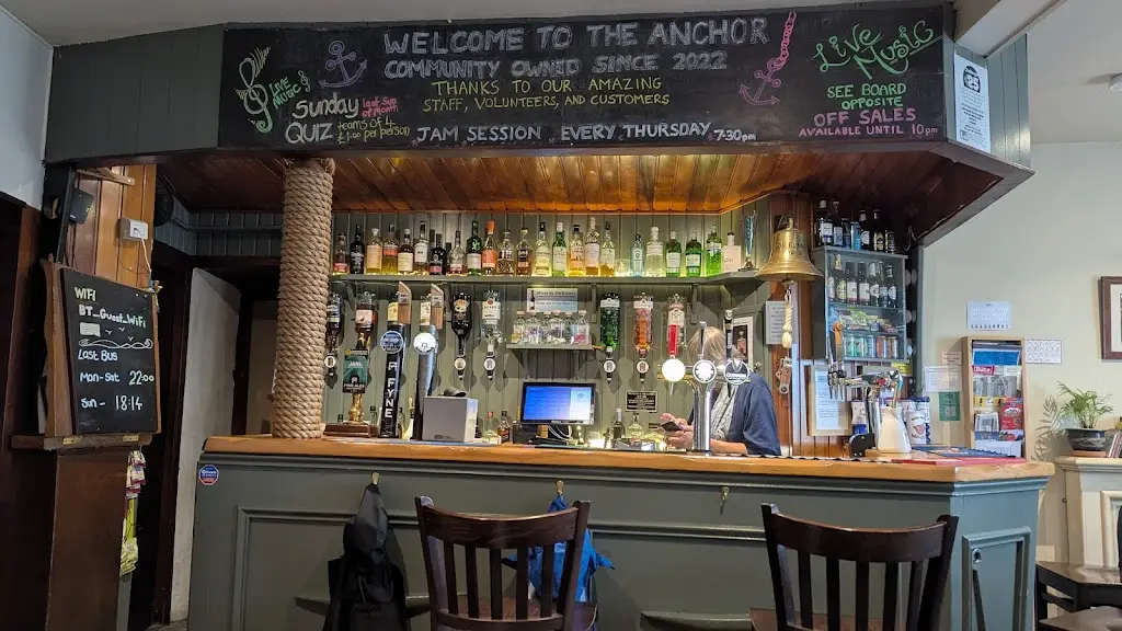 Phil M_The Anchor Tavern & Hub_Port Bannatyne_review