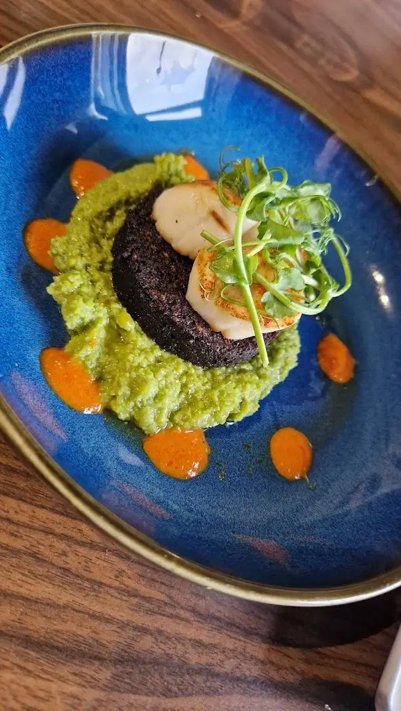 Mhairi Clare Bradley_Admirals Inn Public House_Portknockie_reseña