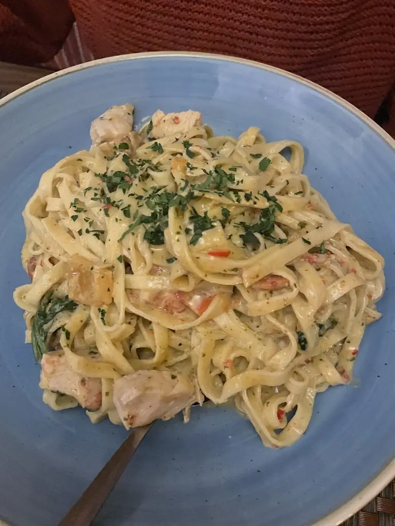 Emma Murley _Cardosi's_Paisley_review