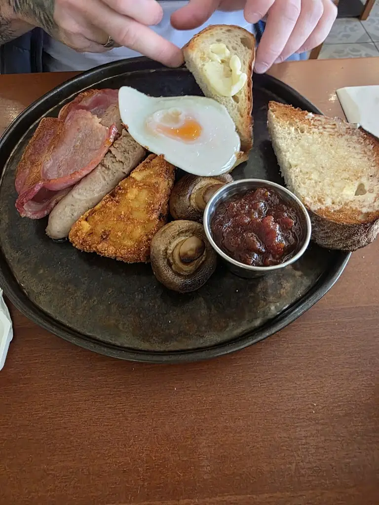 Lyndsay McArthur_Caffé Royale_Paisley_review