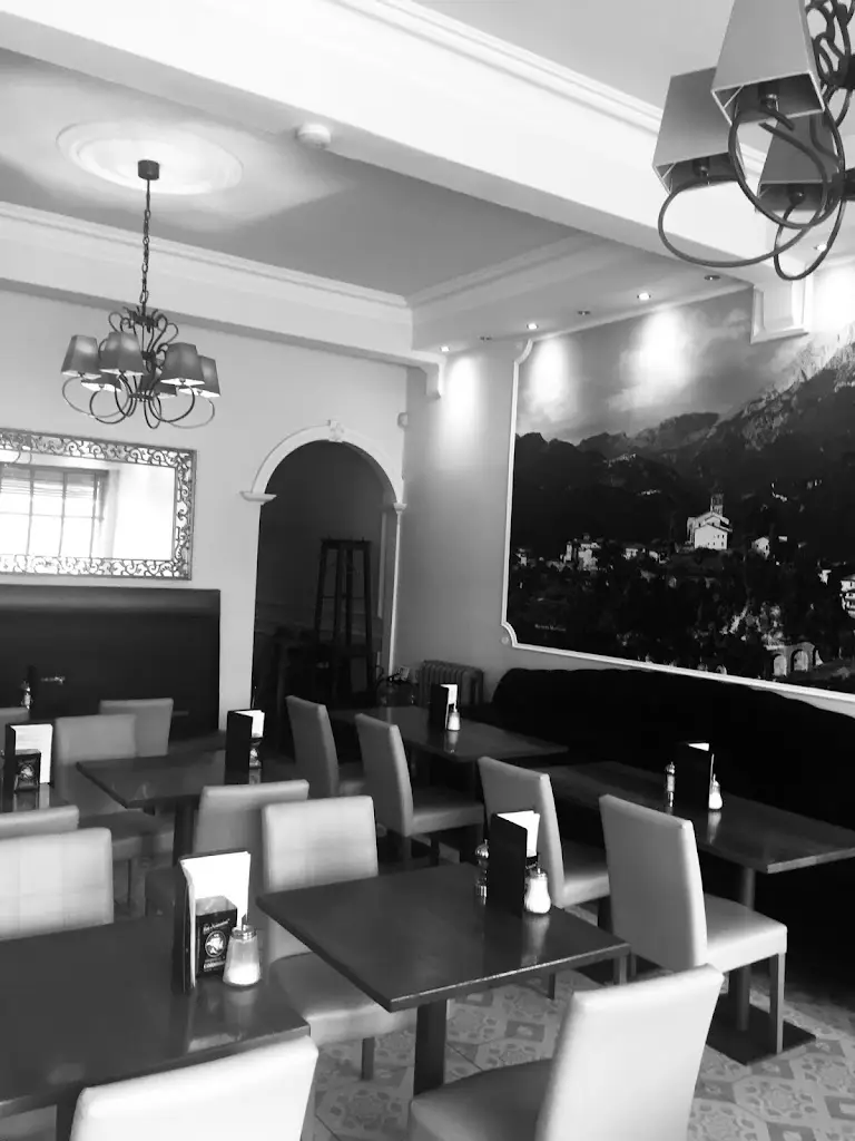 Caffé Royale restaurant in Paisley