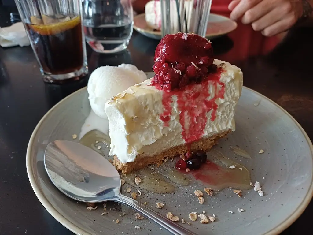 Aleksandra Kaszuba _Pendulum Bar & Grill_Paisley_review