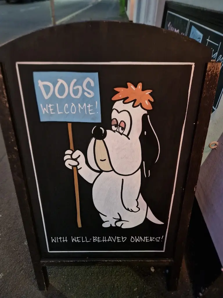 eleni damianou_The Craig Dhu_Paisley_review