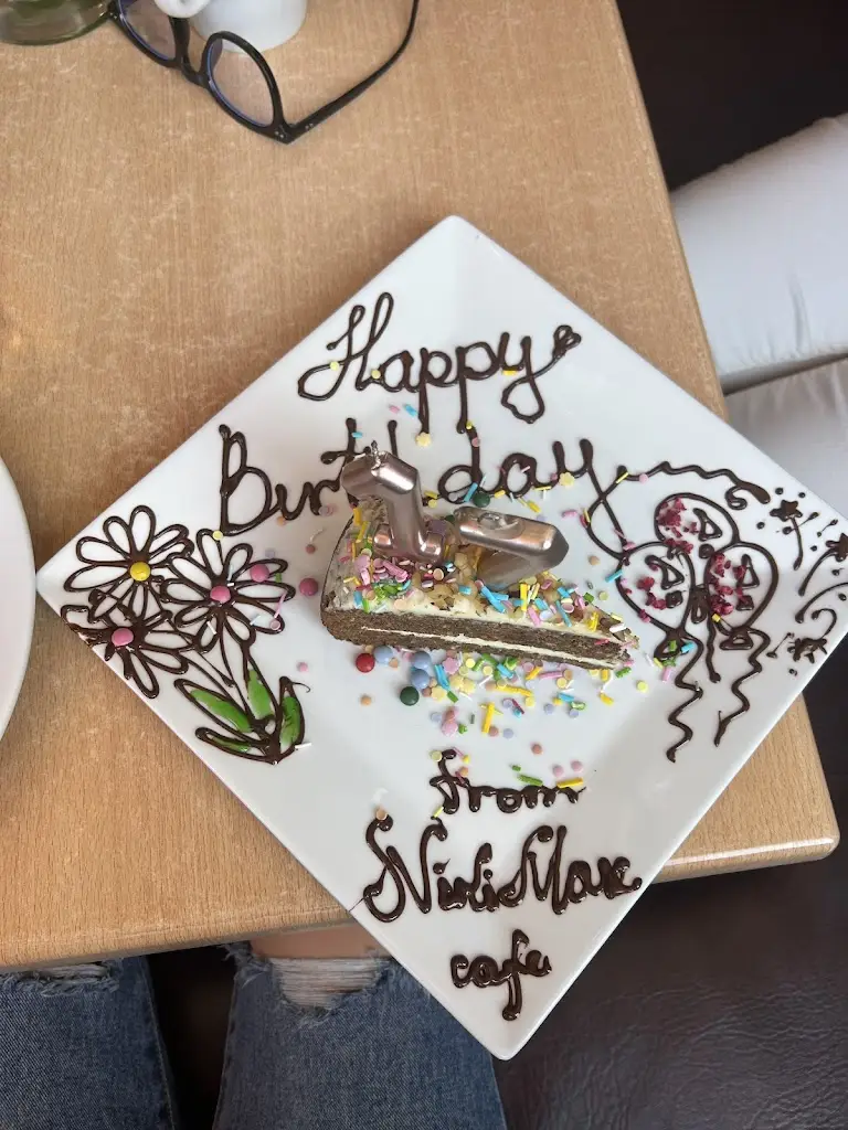 Kamile Spakauskaite_Nikimax Cafe_Peterhead_recensione