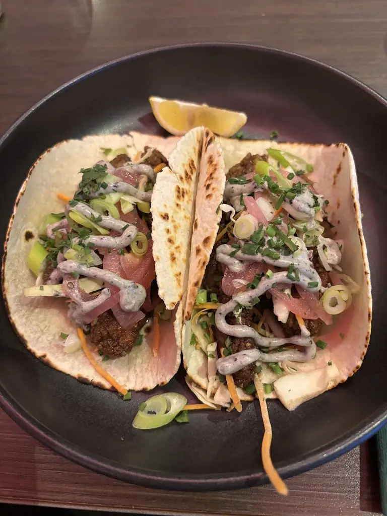 A Sykes_Mercure Livingston Hotel_Ratho Station_review