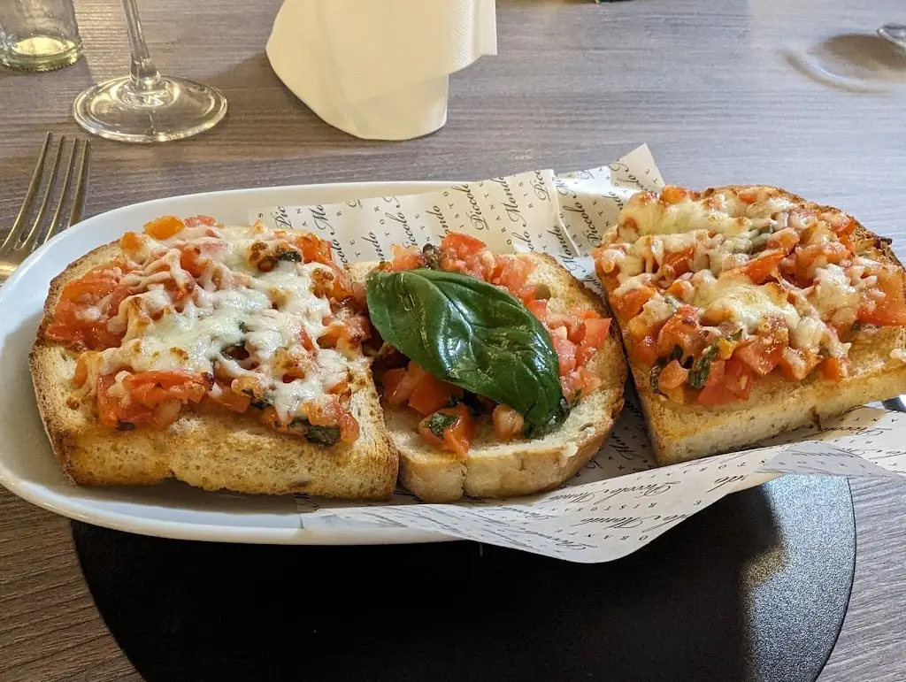 Rachel Jones_Piccolo Mondo Renfrew_Renfrewshire_review