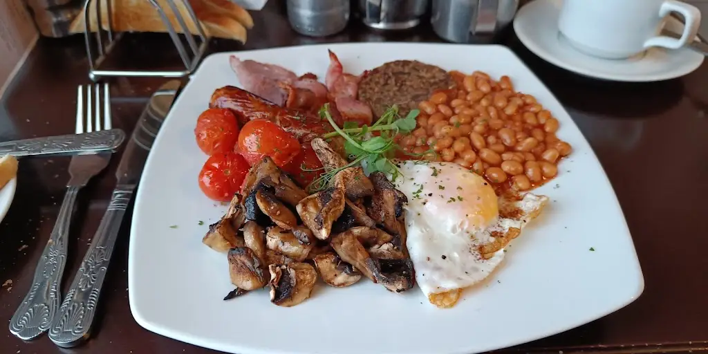 Adrian Rudge_The Davron Hotel_Rosehearty_review