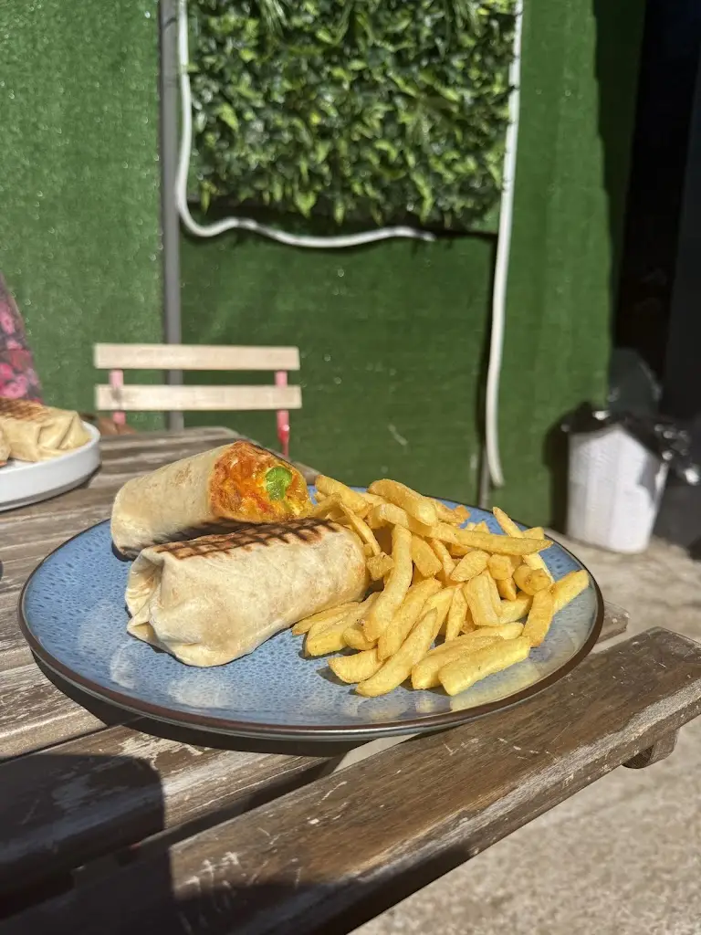 Liliana Kaminskaite_Porto Cafe Port Glasgow_Port Glasgow_review