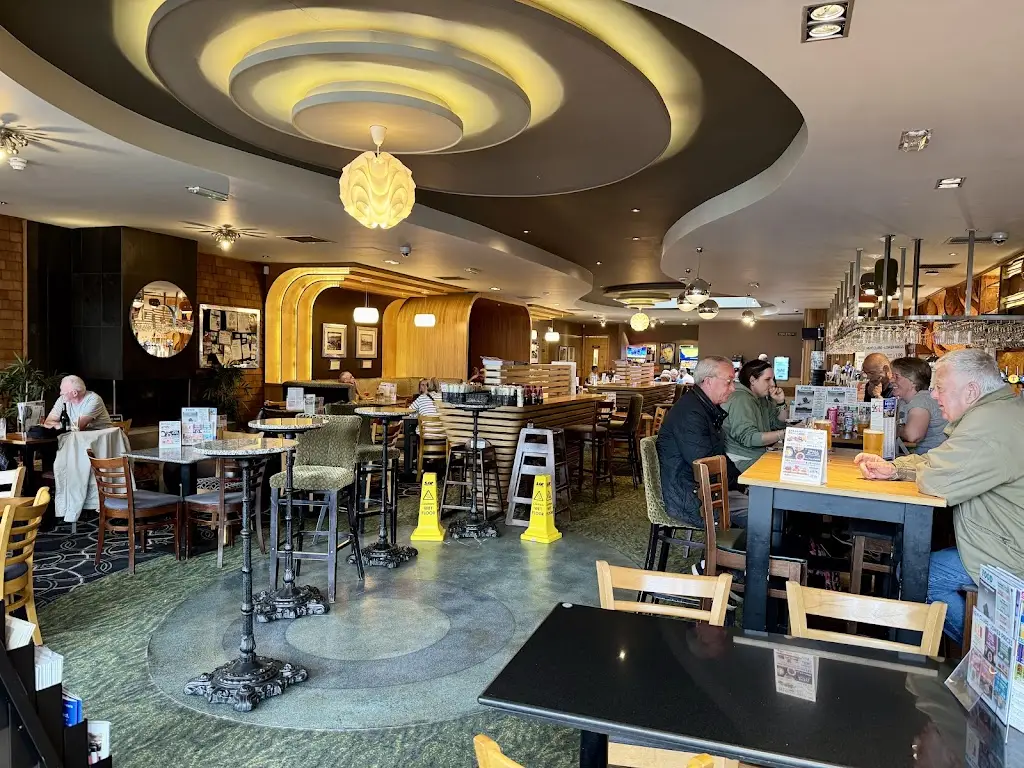 The Prestwick Pioneer - JD Wetherspoon_Prestwick_slider_image_3