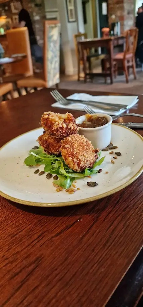 Shanie-Lagertha Hygge_The Glover Arms_Perth_review