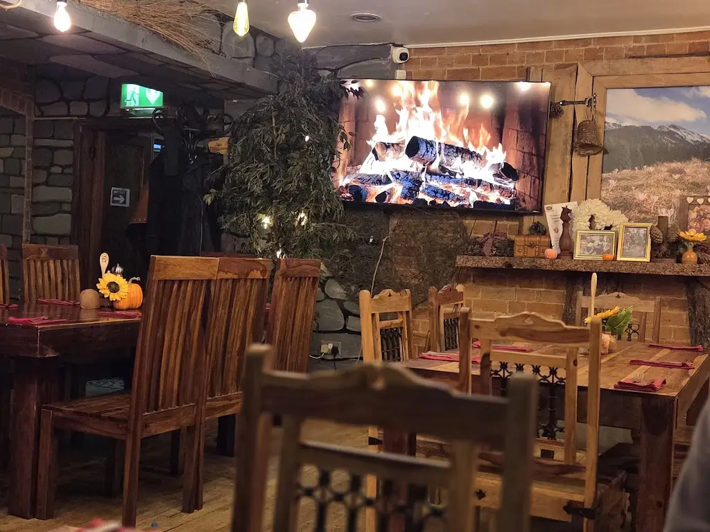 Piwnica Restaurant_Redding_slider_image_1