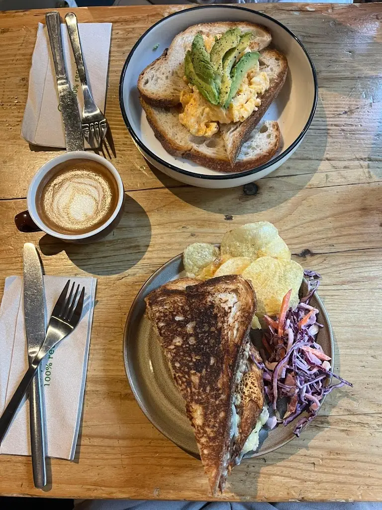 Ava.Plays.roblox_Shed_Redding_review