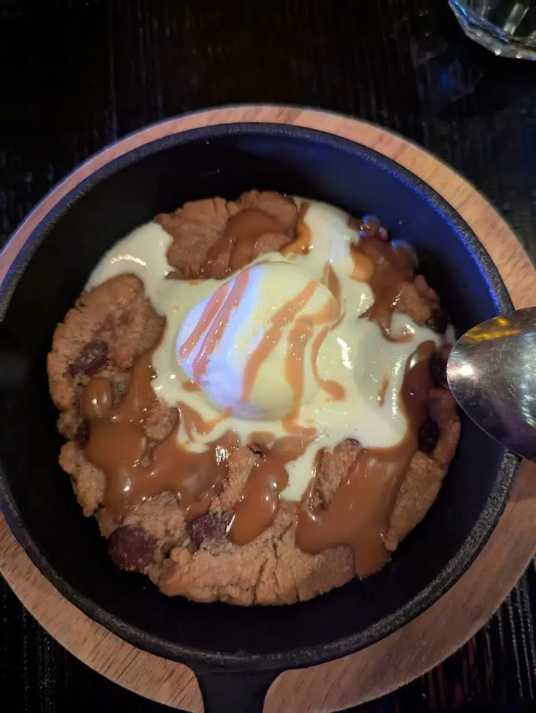 Asad Lone_The Botanist Reading_Redding_reseña