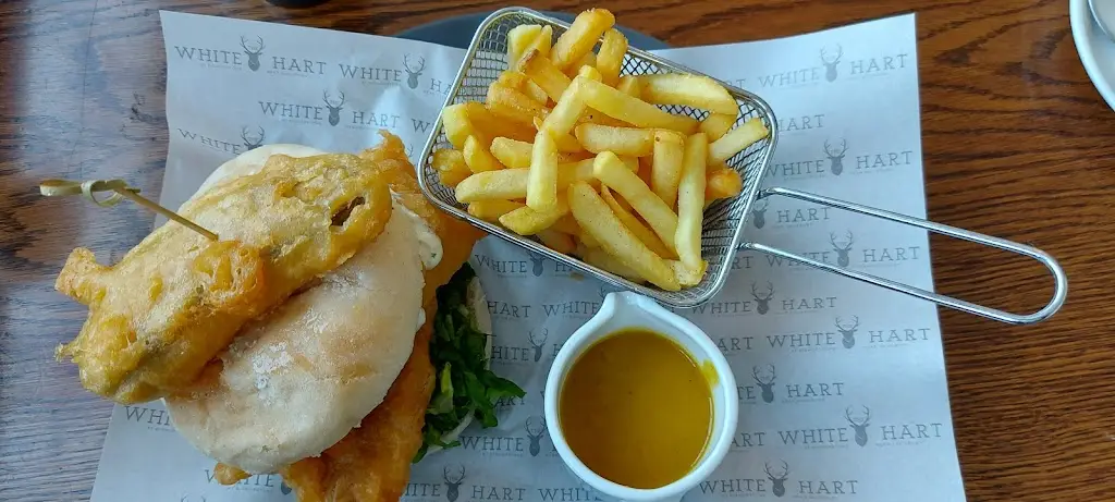 Shelley Roth_The White Hart_Bishopstone_review