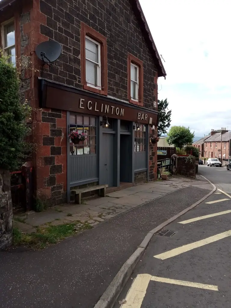 GORDON DARROCH_Eglinton Bar_Skelmorlie_review