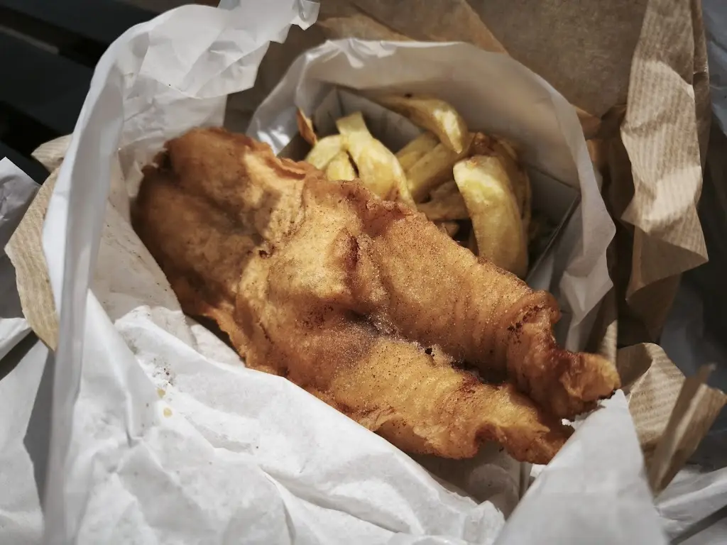 Edmond S. L. Ho_Eglinton Diner Fish Fry_Saltcoats_review