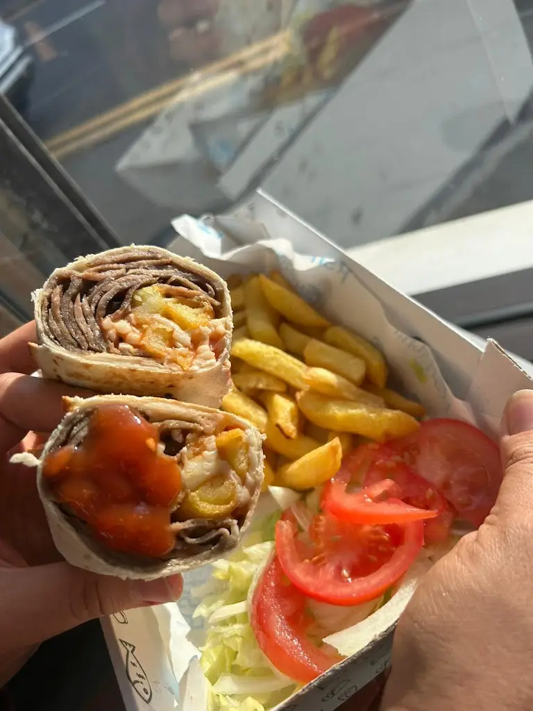 Di Ponio's Takeaway_Slamannan_slider_image_2