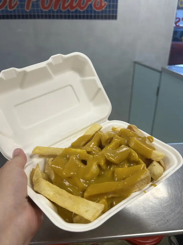 Di Ponio's Takeaway_Slamannan_slider_image_3