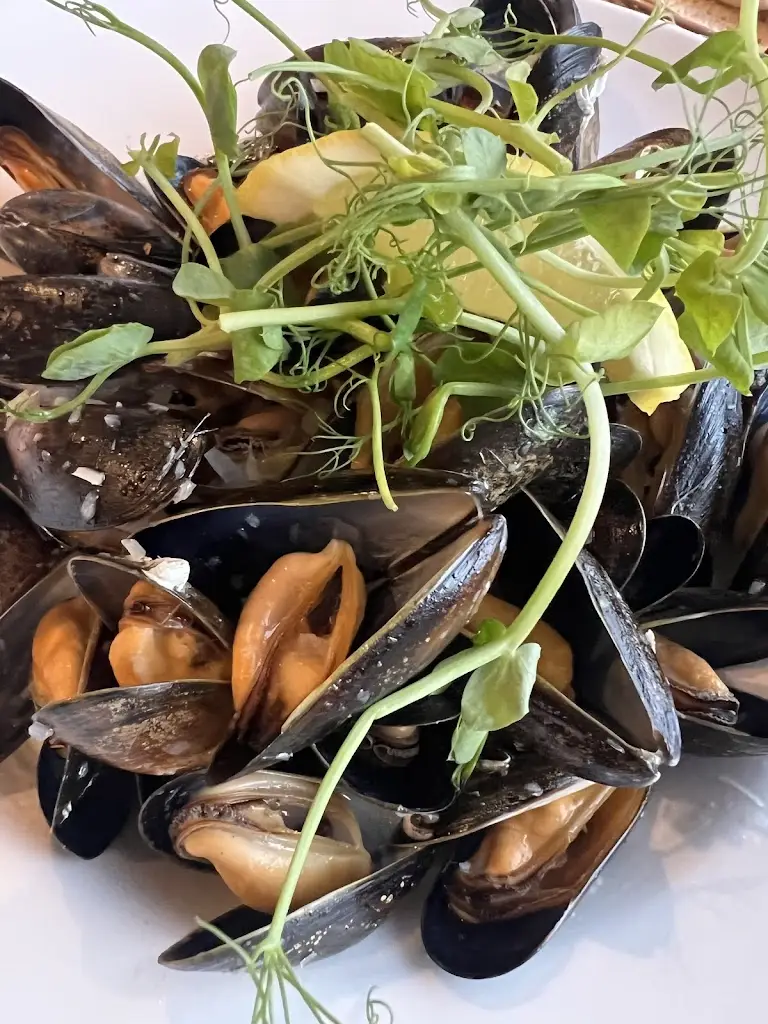 Kelsey Flynn_Sea Breezes_Portree_reseña